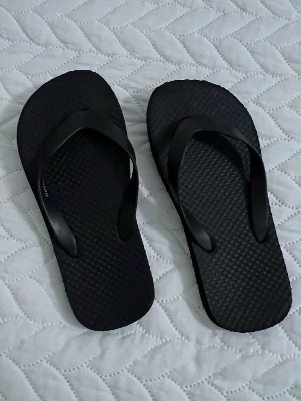 Old Navy Black Textured Flip Flop Sandals